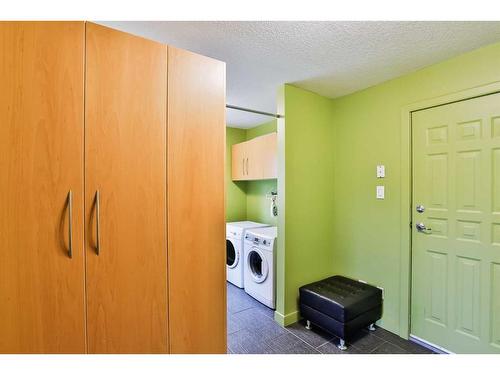 297 Coachwood Point West, Lethbridge, AB - Indoor Photo Showing Laundry Room