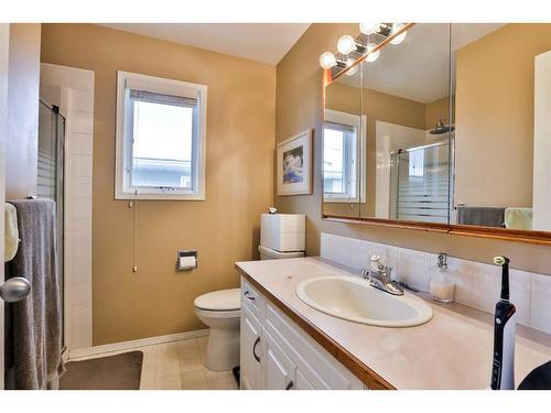297 Coachwood Point West, Lethbridge, AB - Indoor Photo Showing Bathroom