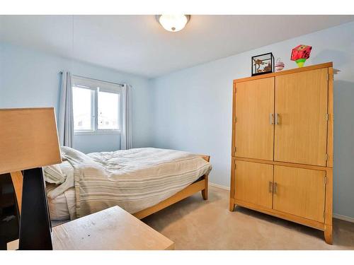 297 Coachwood Point West, Lethbridge, AB - Indoor Photo Showing Bedroom