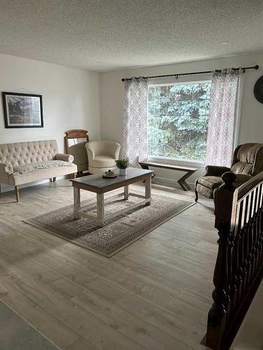 4513 Harvest Green, Taber, AB - Indoor Photo Showing Living Room