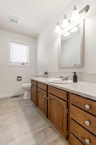 4513 Harvest Green, Taber, AB - Indoor Photo Showing Bathroom