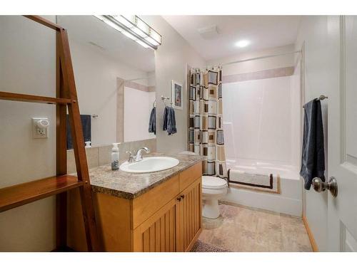 8 Canyoncrest Point West, Lethbridge, AB - Indoor Photo Showing Bathroom