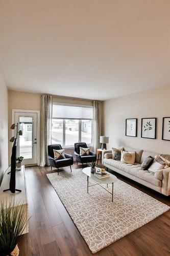 2-6 Riverford Close West, Lethbridge, AB - Indoor Photo Showing Living Room