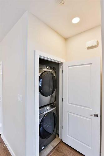 2-6 Riverford Close West, Lethbridge, AB - Indoor Photo Showing Laundry Room