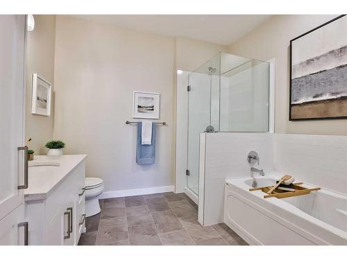 2-6 Riverford Close West, Lethbridge, AB - Indoor Photo Showing Bathroom