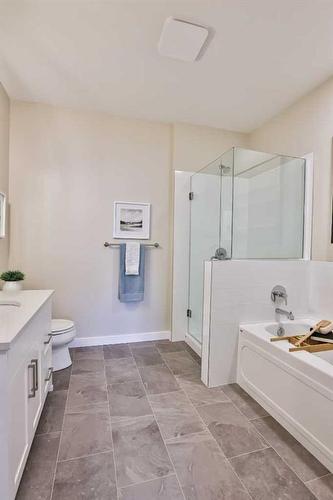 2-6 Riverford Close West, Lethbridge, AB - Indoor Photo Showing Bathroom