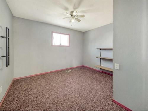 5048 44 Avenue, Taber, AB - Indoor Photo Showing Other Room