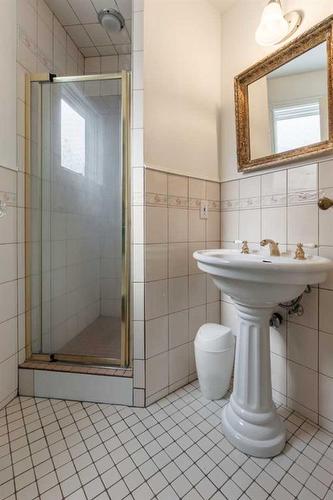 1310 7 Avenue South, Lethbridge, AB - Indoor Photo Showing Bathroom