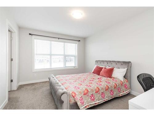 4-73 Aquitania Circle West, Lethbridge, AB - Indoor Photo Showing Bedroom