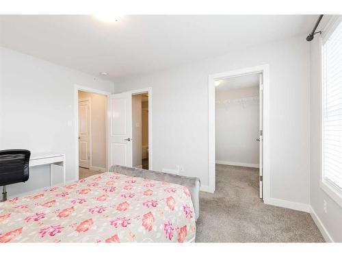 4-73 Aquitania Circle West, Lethbridge, AB - Indoor Photo Showing Bedroom