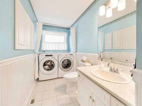 241 Coachwood Point West, Lethbridge, AB - Indoor Photo Showing Laundry Room