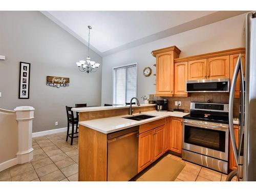 39 Grand River Boulevard West, Lethbridge, AB - Indoor Photo Showing Kitchen With Double Sink