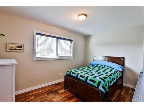 35 Church Avenue, Raymond, AB - Indoor Photo Showing Bedroom