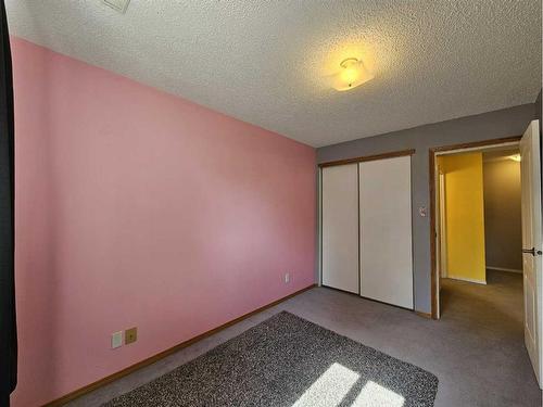 27-5 Acadia Road West, Lethbridge, AB - Indoor Photo Showing Other Room