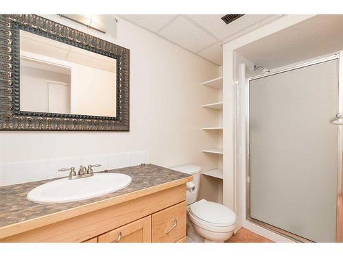 26 Lakhota Crescent West, Lethbridge, AB - Indoor Photo Showing Bathroom