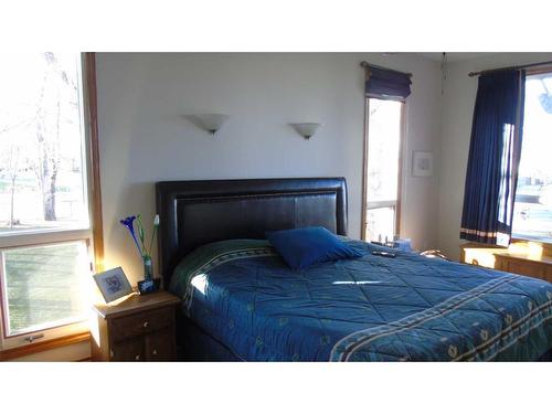 214 21 Street, Fort Macleod, AB - Indoor Photo Showing Bedroom