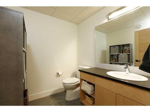 140 Canyoncrest Point West, Lethbridge, AB - Indoor Photo Showing Bathroom