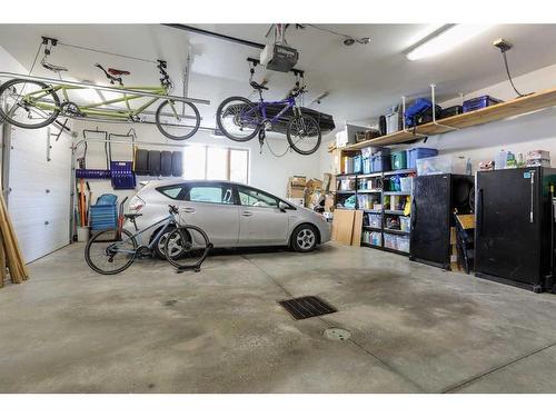 140 Canyoncrest Point West, Lethbridge, AB - Indoor Photo Showing Garage