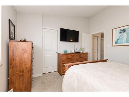 146 Riverland Close West, Lethbridge, AB - Indoor Photo Showing Bedroom