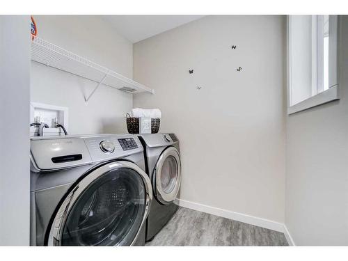 373 Rivergrove Chase West, Lethbridge, AB - Indoor Photo Showing Laundry Room