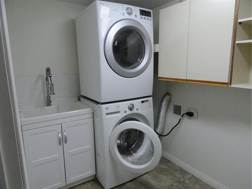 11437 19 Avenue, Blairmore, AB - Indoor Photo Showing Laundry Room