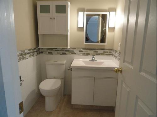 11437 19 Avenue, Blairmore, AB - Indoor Photo Showing Bathroom