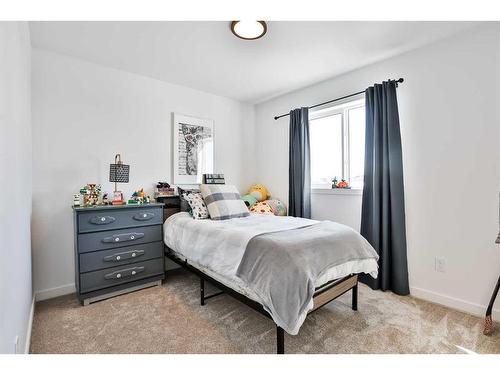 22 Goldenrod Place West, Lethbridge, AB - Indoor Photo Showing Bedroom