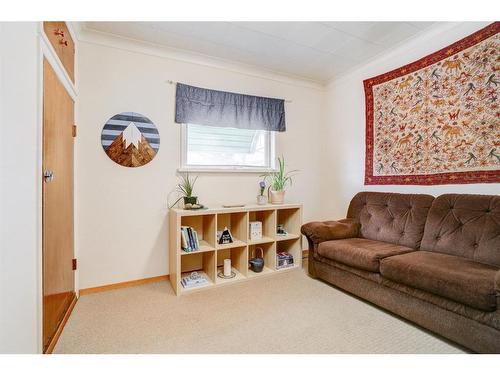 13418 21 Ave, Blairmore, AB - Indoor Photo Showing Living Room