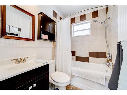 13418 21 Ave, Blairmore, AB - Indoor Photo Showing Bathroom
