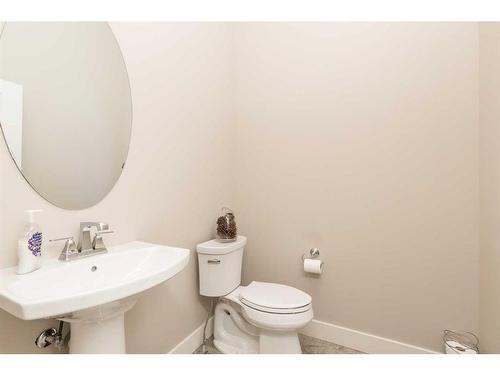 163 Westgate Drive, Coaldale, AB - Indoor Photo Showing Bathroom