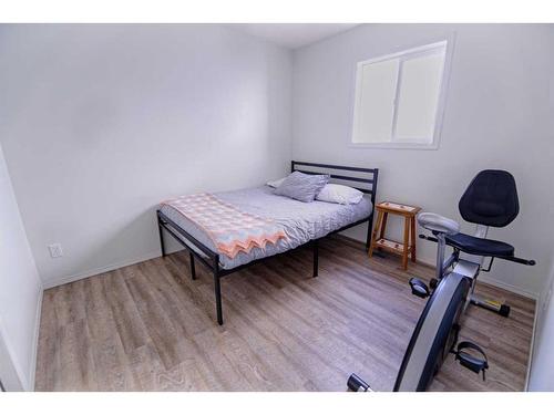 23 Heritage Circle West, Lethbridge, AB - Indoor Photo Showing Bedroom