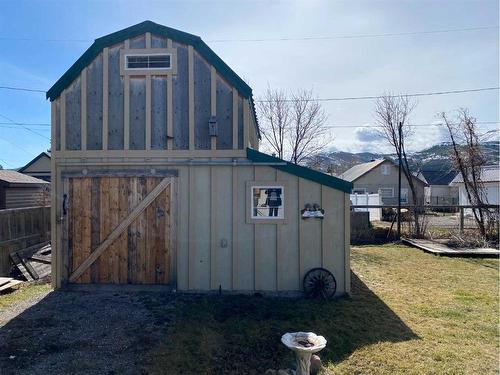 2513 210 Street, Bellevue, AB - Outdoor