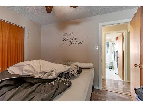 428 12 Street North, Lethbridge, AB - Indoor Photo Showing Bedroom