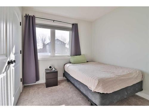 242 4A Street, Stirling, AB - Indoor Photo Showing Bedroom