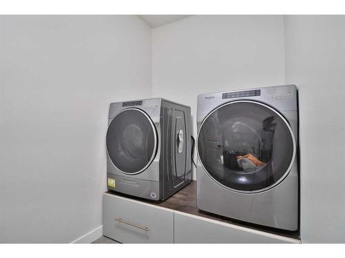 242 4A Street, Stirling, AB - Indoor Photo Showing Laundry Room