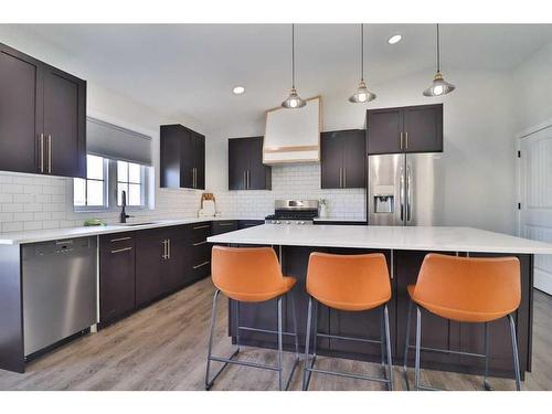 242 4A Street, Stirling, AB - Indoor Photo Showing Kitchen With Stainless Steel Kitchen With Upgraded Kitchen