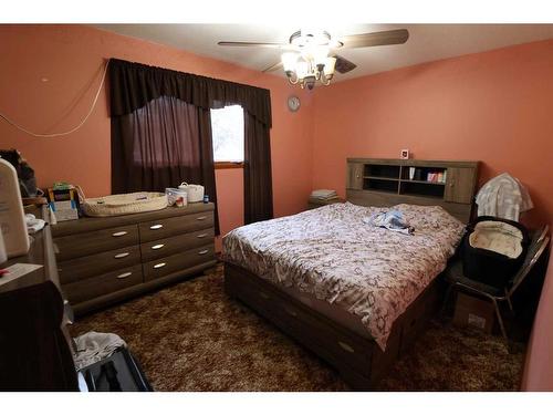 119 8 Avenue West, Bow Island, AB - Indoor Photo Showing Bedroom
