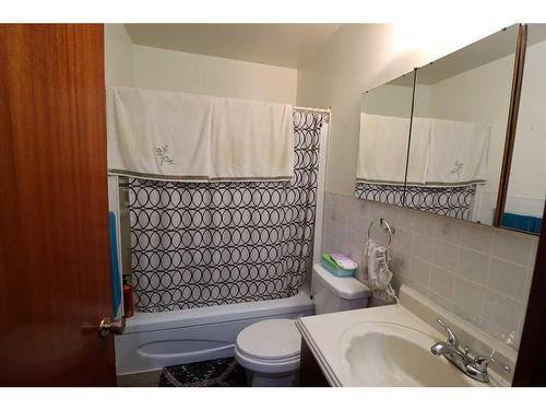 119 8 Avenue West, Bow Island, AB - Indoor Photo Showing Bathroom