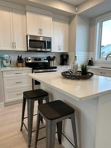 4601 Fairmont Gate South, Lethbridge, AB - Indoor Photo Showing Kitchen