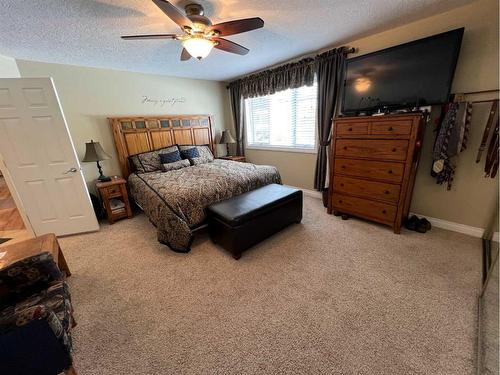 133 7 Street West, Cardston, AB - Indoor Photo Showing Bedroom