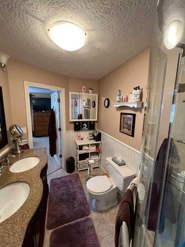 133 7 Street West, Cardston, AB - Indoor Photo Showing Bathroom