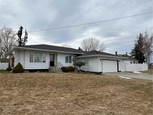 133 7 Street West, Cardston, AB - Outdoor