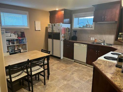 133 7 Street West, Cardston, AB - Indoor Photo Showing Kitchen With Double Sink