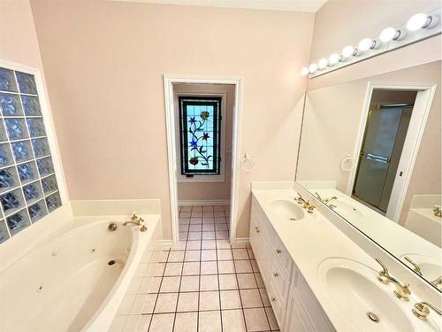 101-1601 9A Avenue South, Lethbridge, AB - Indoor Photo Showing Bathroom