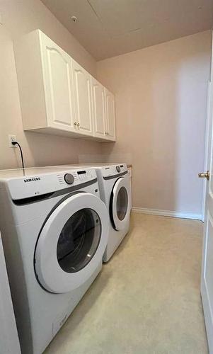 101-1601 9A Avenue South, Lethbridge, AB - Indoor Photo Showing Laundry Room