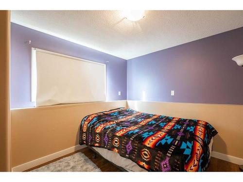 522 52 Avenue, Coalhurst, AB - Indoor Photo Showing Bedroom