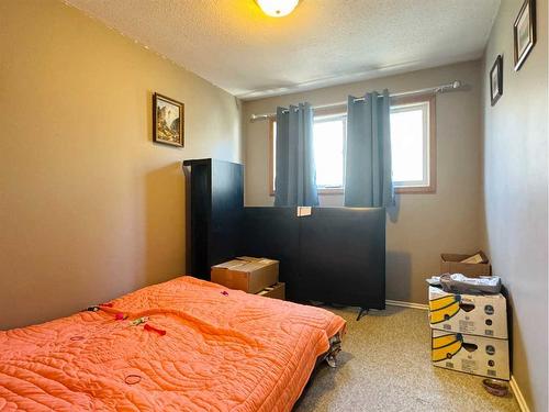 1519 16 Avenue South, Lethbridge, AB - Indoor Photo Showing Bedroom