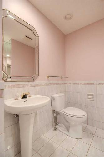 3906 Nipigon Road South, Lethbridge, AB - Indoor Photo Showing Bathroom