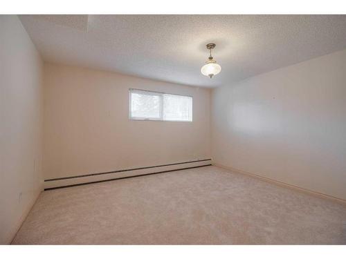 3906 Nipigon Road South, Lethbridge, AB - Indoor Photo Showing Other Room