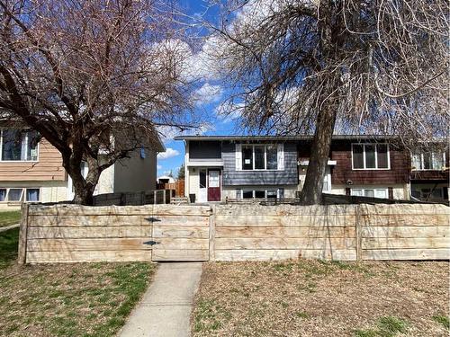7 Selkirk Road West, Lethbridge, AB - Outdoor With Facade